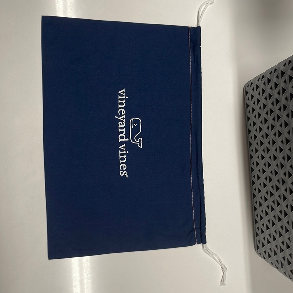 Vineyard vines dust bag